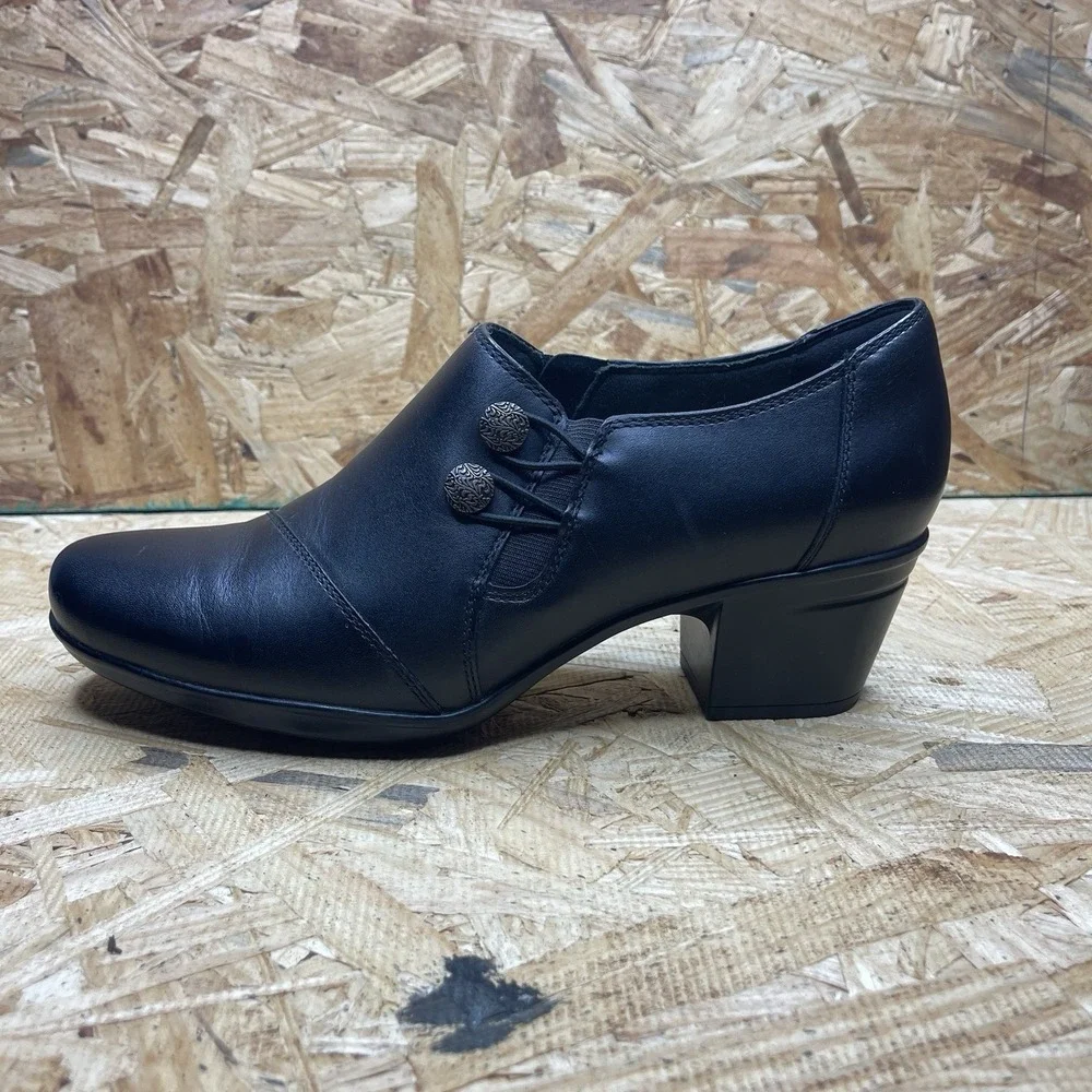 Clarks Emslie Warren Size 7.5 Black Heels 2inches.
